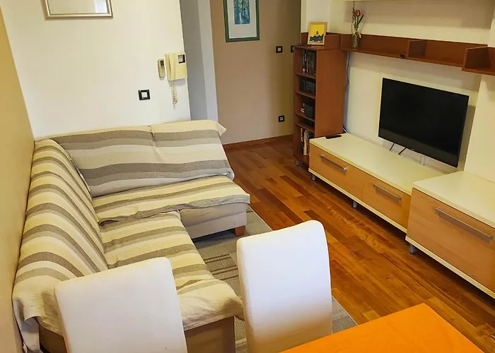 Daybreak Apartment *