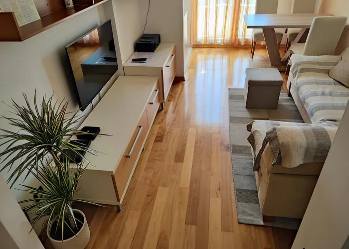 Daybreak Apartment *