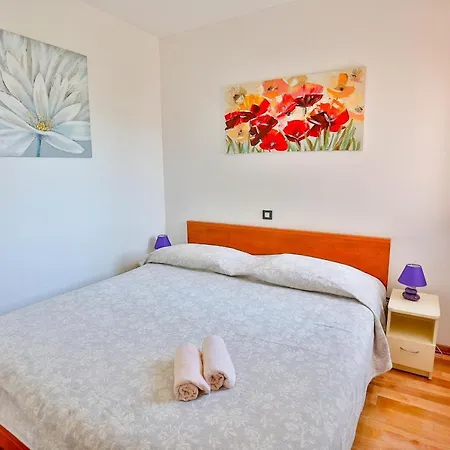 Daybreak Apartment *