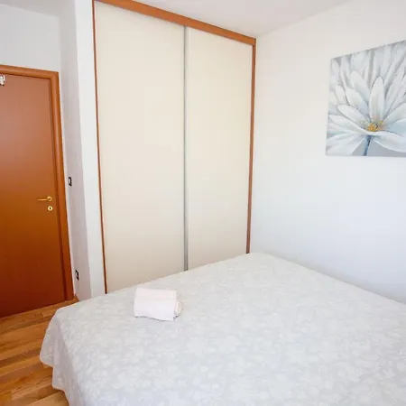 Daybreak Apartment Split
